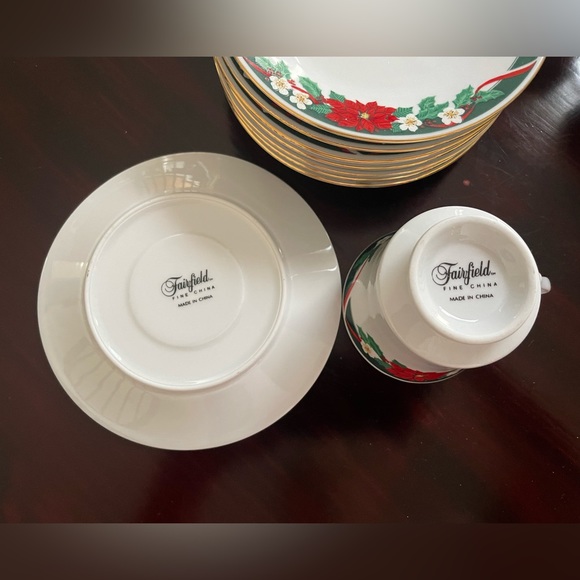 Fairfield Fine China Deck The Halls Set Of Eight Teacups & Saucers - Picture 3 of 7